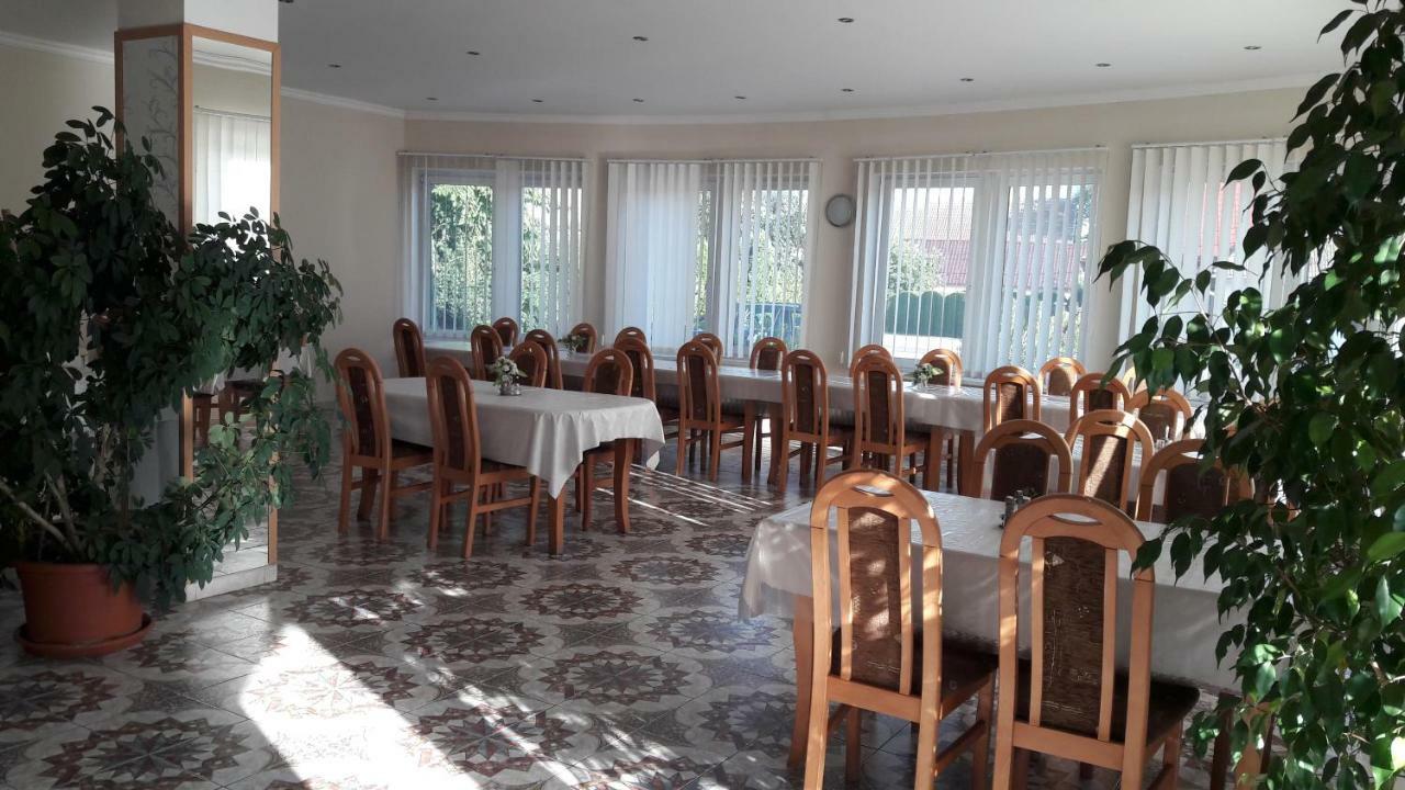 Penzion Europa Diakovce Exterior foto